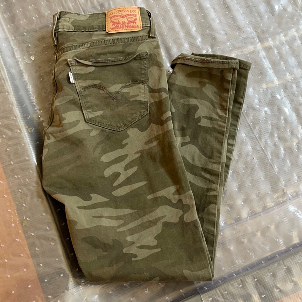 Camo Levi skinny jeans / capris